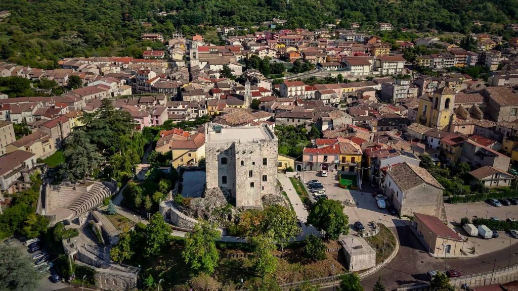 Bagnoli Irpino guida al centro storico, ai cori lignei e all'altopiano